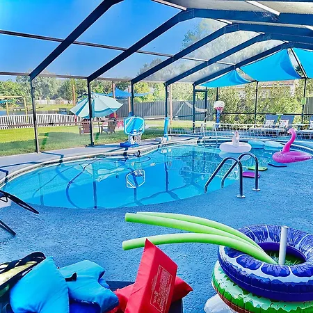 Lakefront And Pool House 4Rooms 2 Baths Great Location
